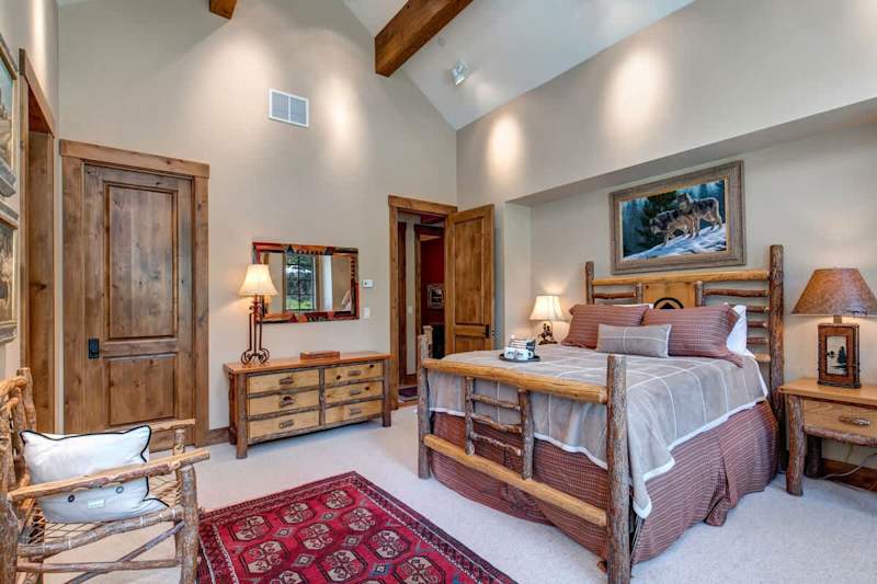 Bedroom (2 of 2)