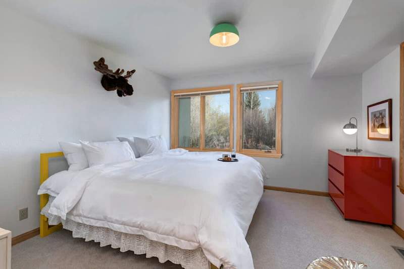 Bedroom (2 of 4)
