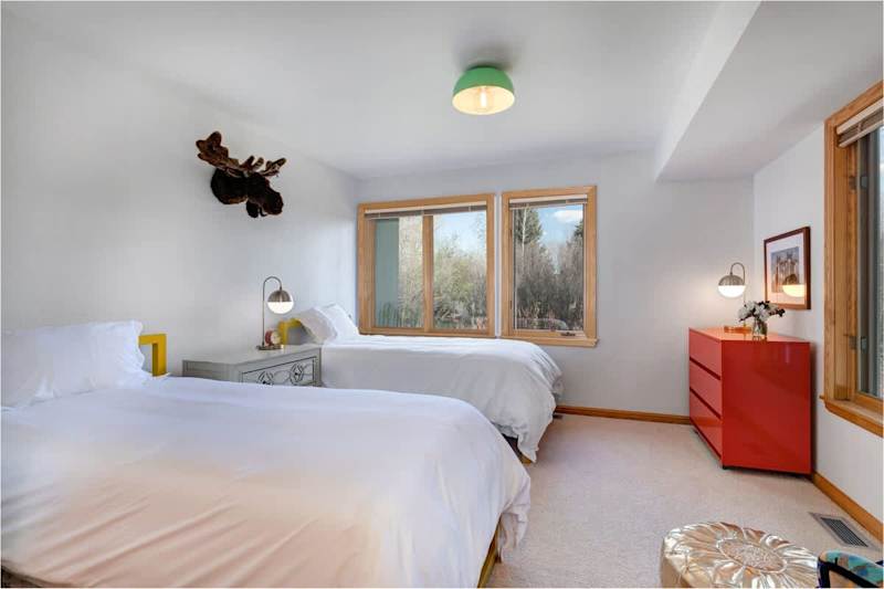 Bedroom (3 of 4)