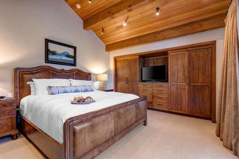 Bedroom (3 of 3)