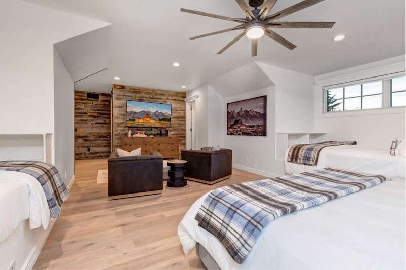 Bedroom (2 of 7)