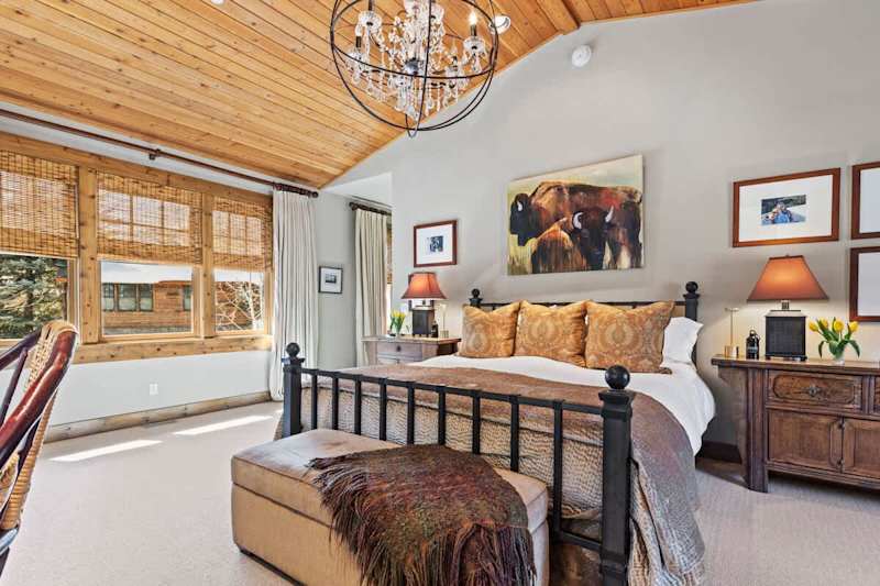 Bedroom (3 of 4)