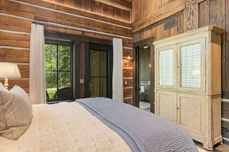 Bedroom (2 of 3)