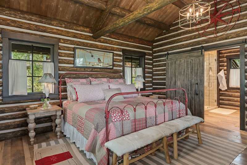 Bedroom (2 of 3)