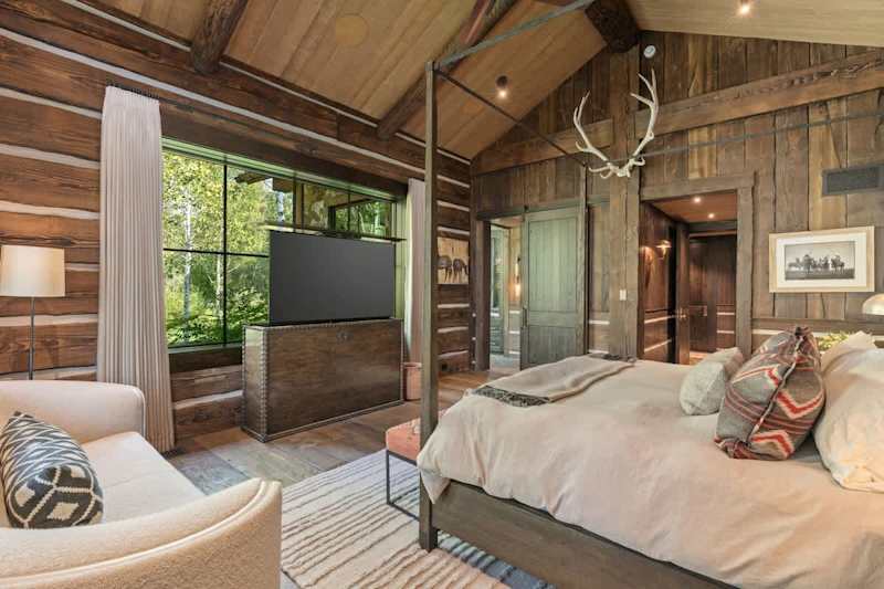 Bedroom (3 of 4)