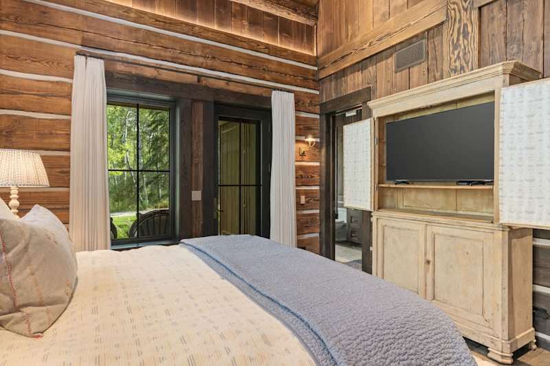 Bedroom (3 of 3)