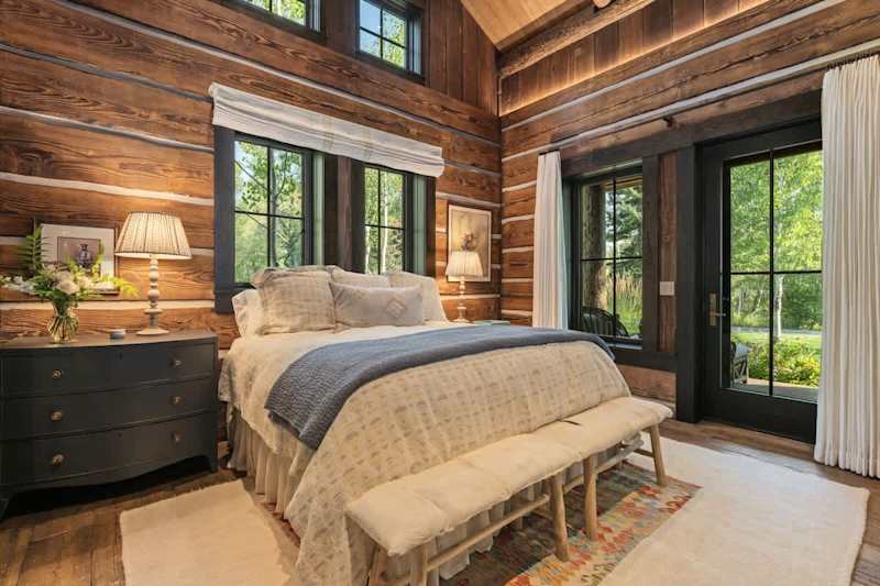 Bedroom (1 of 3)