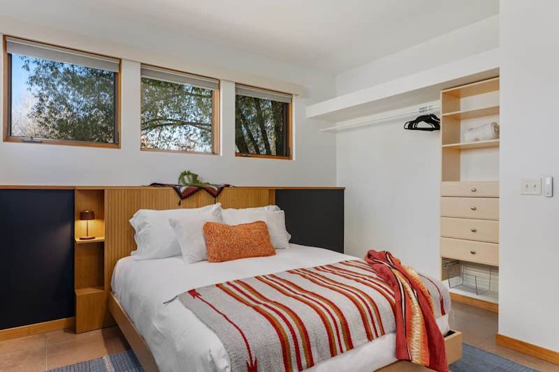 Bedroom (2 of 2)