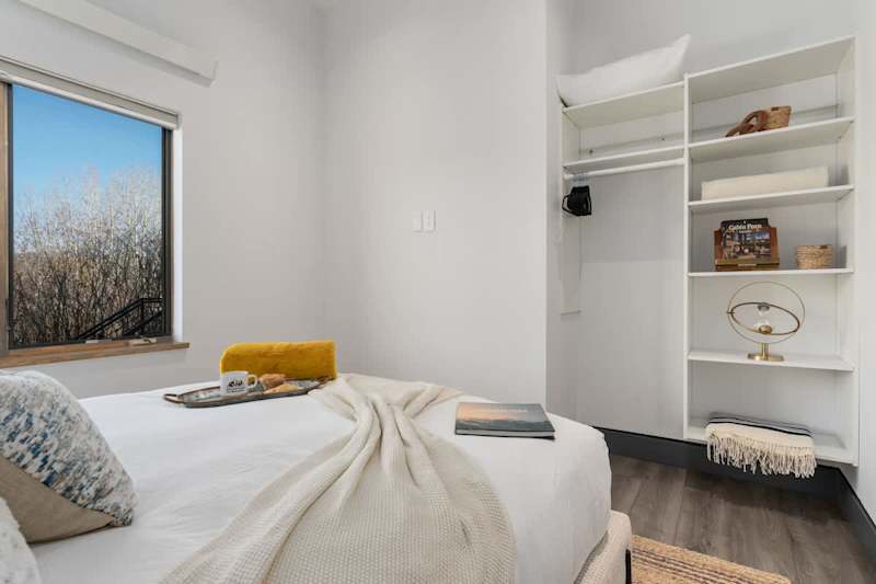 Bedroom (2 of 2)