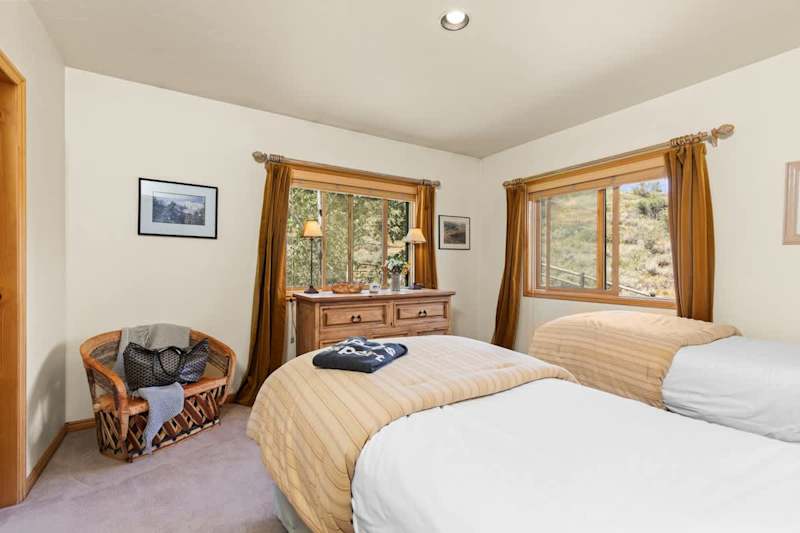 Bedroom (1 of 2)