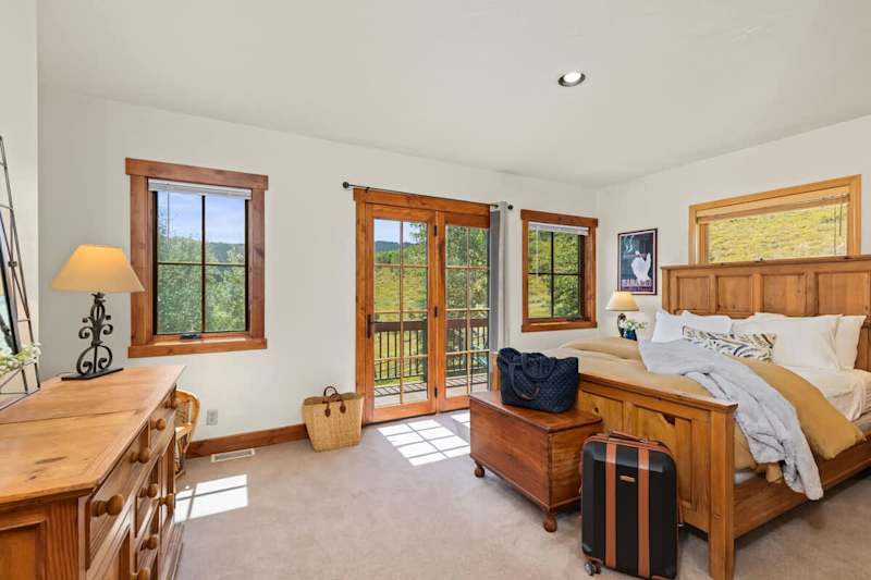 Bedroom (2 of 2)