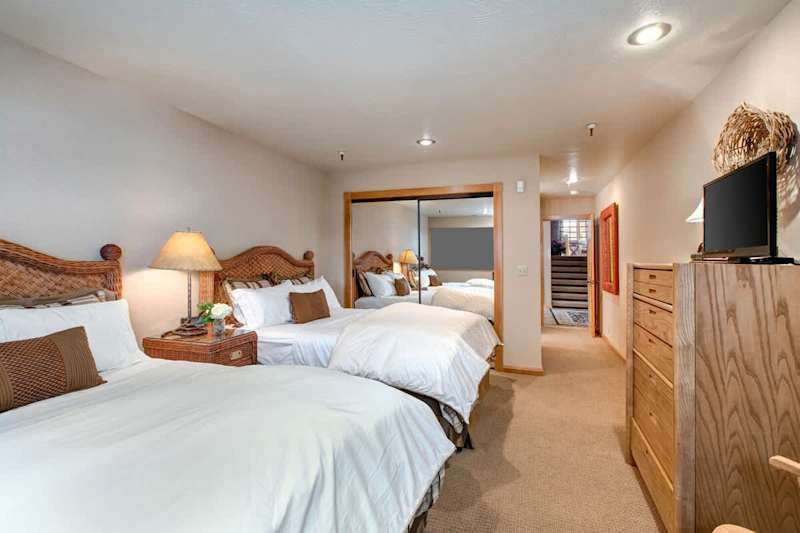 Bedroom (2 of 3)