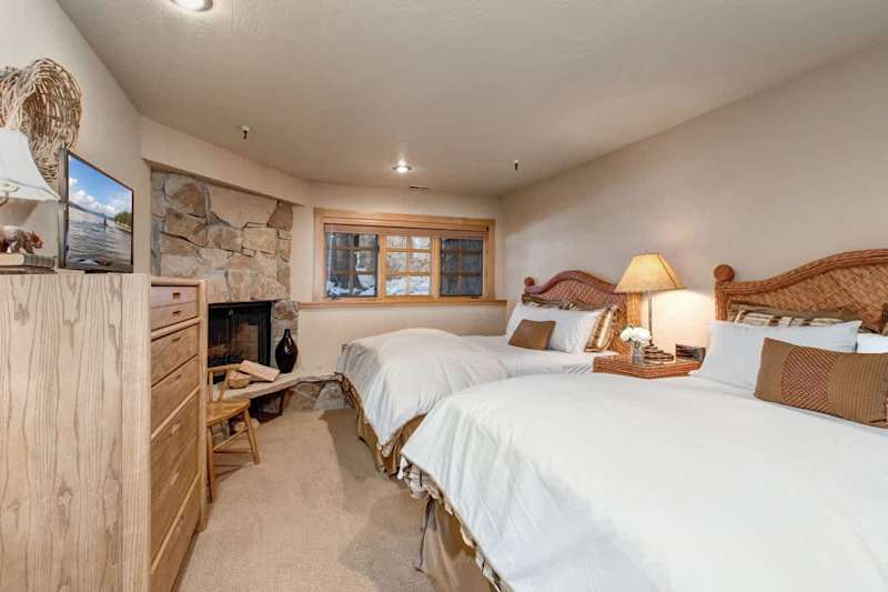 Bedroom (1 of 3)