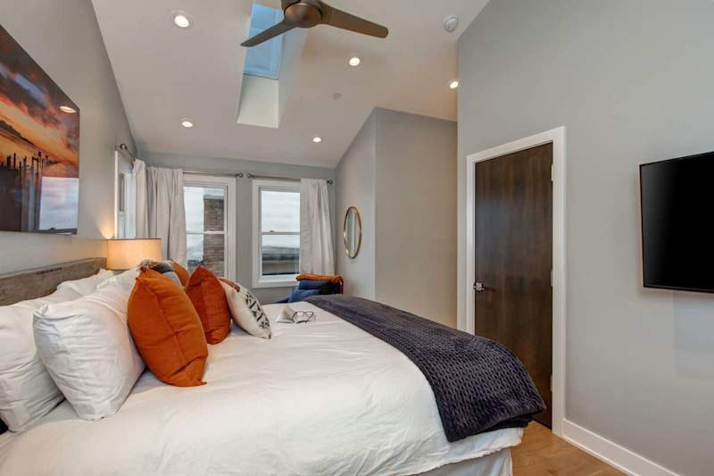 Bedroom (3 of 5)