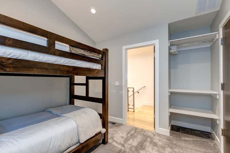 Bedroom (2 of 2)