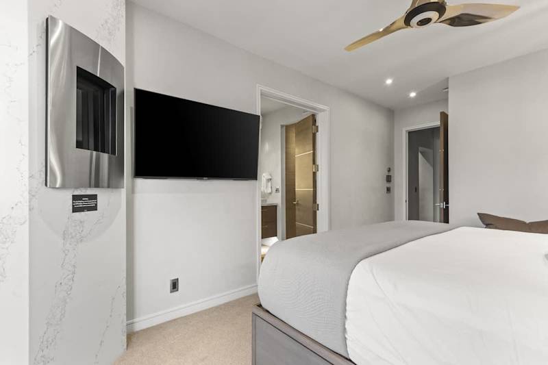 Bedroom (3 of 3)