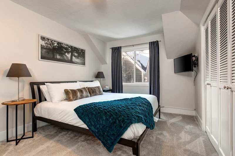 Bedroom (1 of 2)