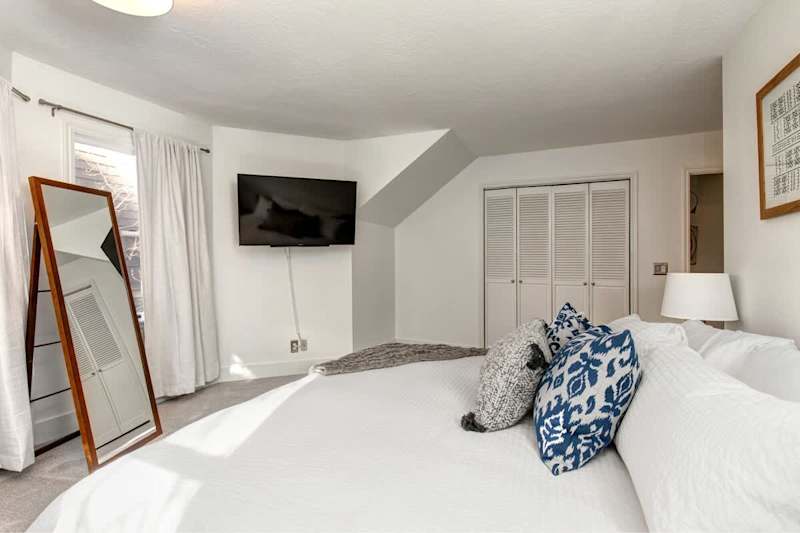 Bedroom (3 of 3)