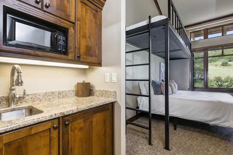 Bedroom (2 of 2)