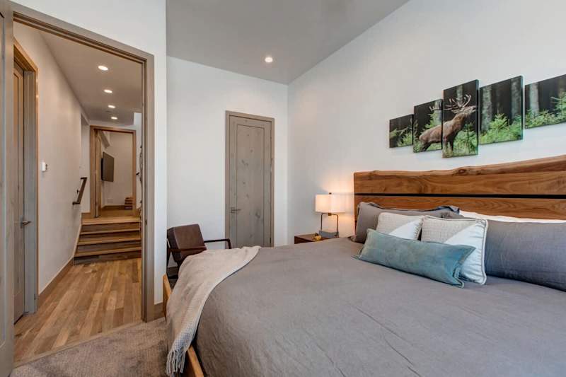 Bedroom (3 of 3)