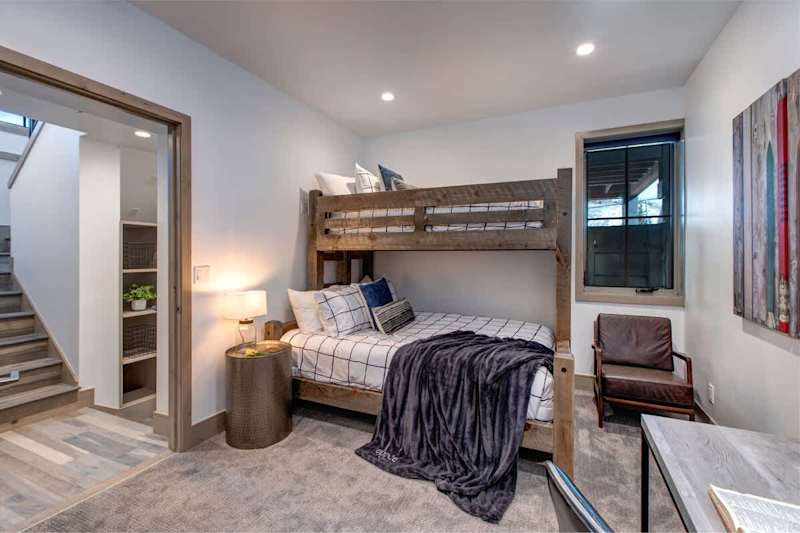 Bedroom (2 of 2)