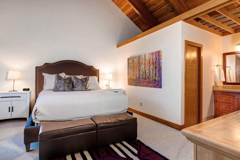 Bedroom (3 of 4)