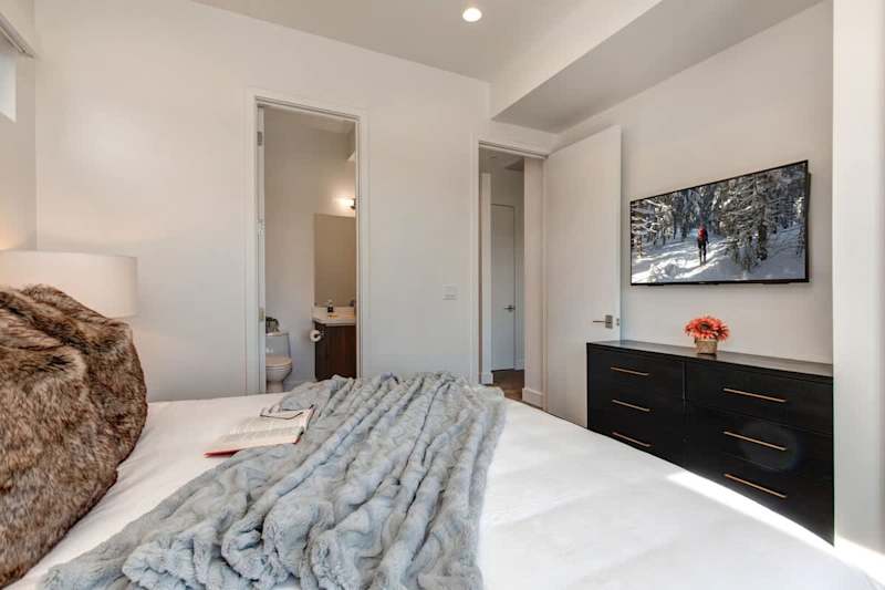 Bedroom (4 of 4)