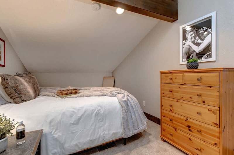 Bedroom (1 of 4)