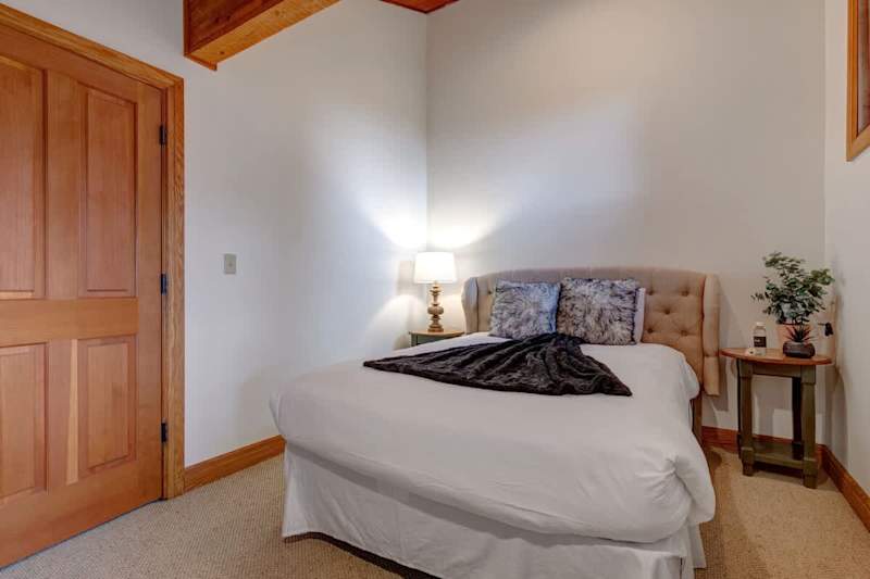 Bedroom (1 of 2)