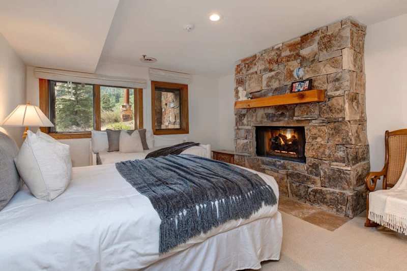 Bedroom (1 of 2)