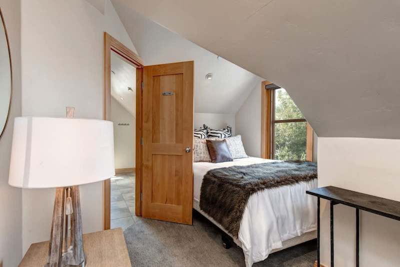 Bedroom (1 of 3)