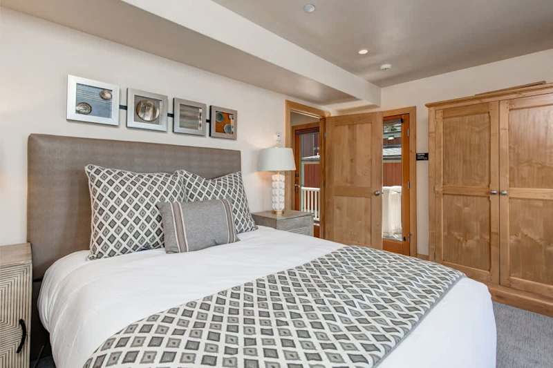 Bedroom (1 of 2)