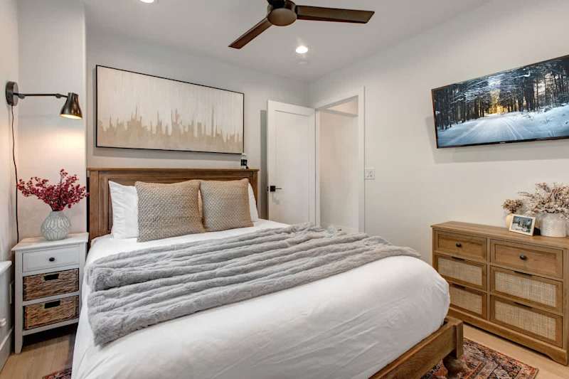 Bedroom (1 of 2)