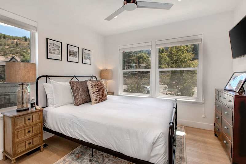 Bedroom (1 of 2)