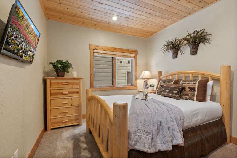 Bedroom (1 of 2)