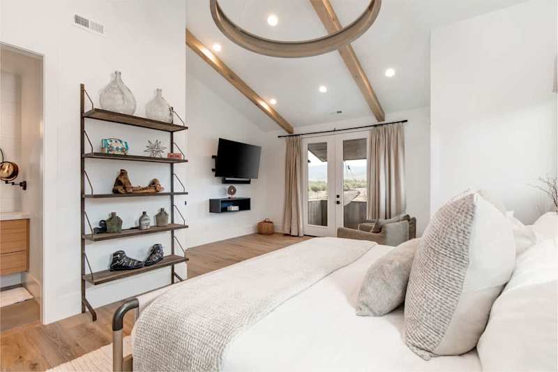 Bedroom (2 of 2)