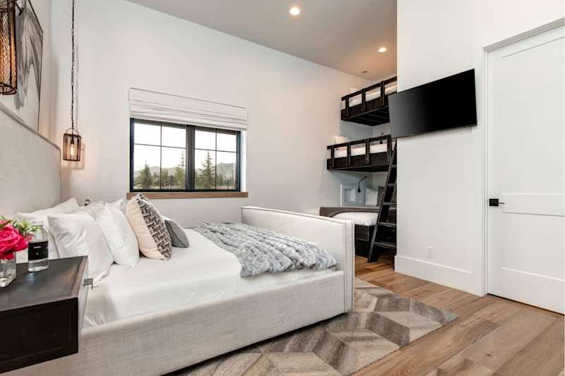 Bedroom (1 of 3)