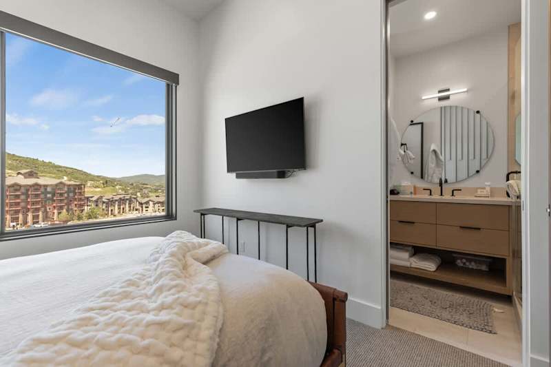 Bedroom (2 of 3)