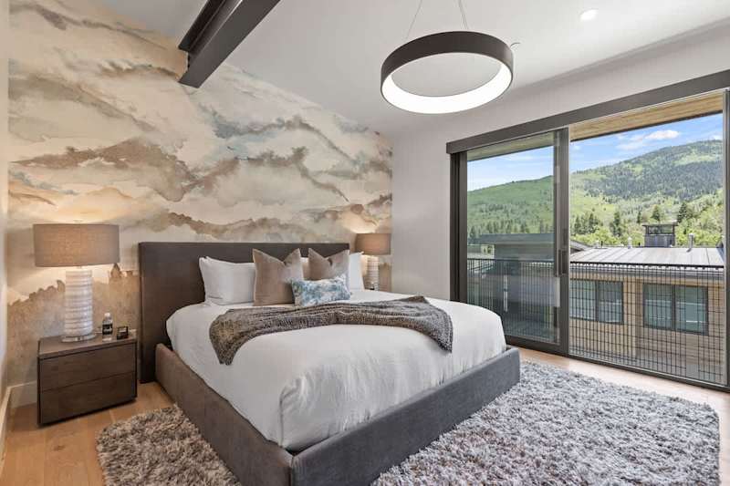 Bedroom (2 of 4)