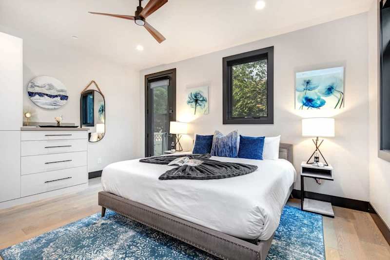 Bedroom (2 of 4)