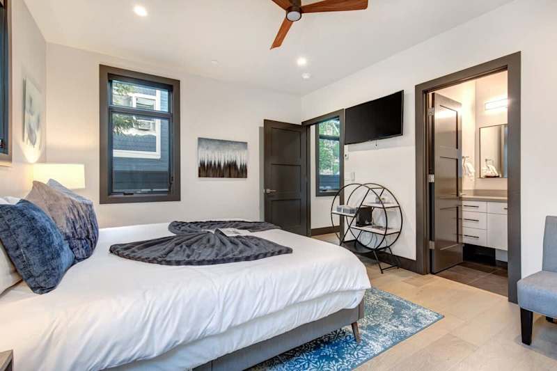 Bedroom (4 of 4)