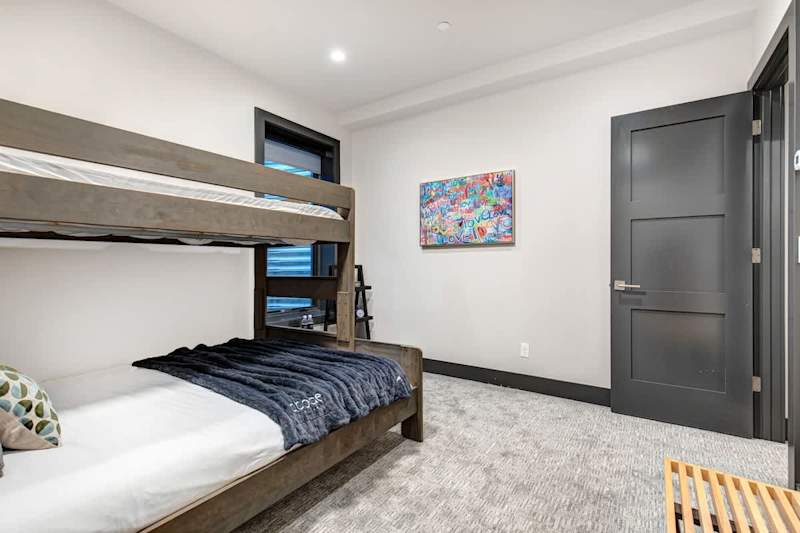 Bedroom (2 of 2)