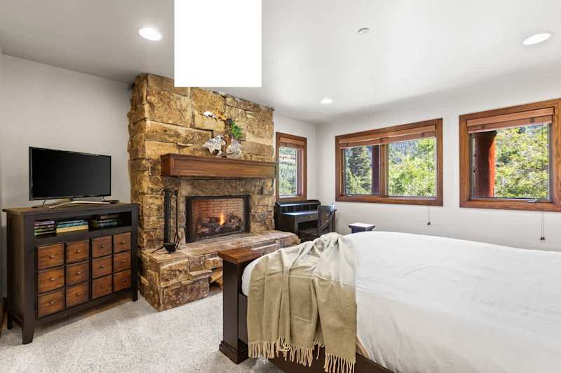 Bedroom (1 of 2)