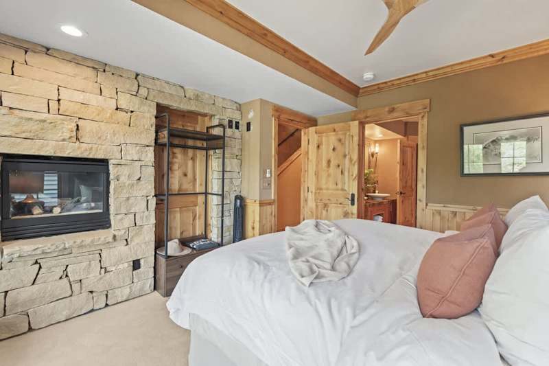 Bedroom (3 of 3)