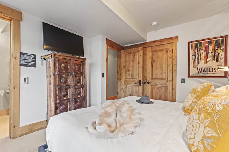 Bedroom (3 of 3)