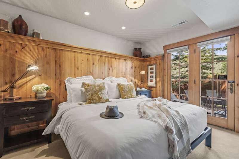 Bedroom (1 of 3)
