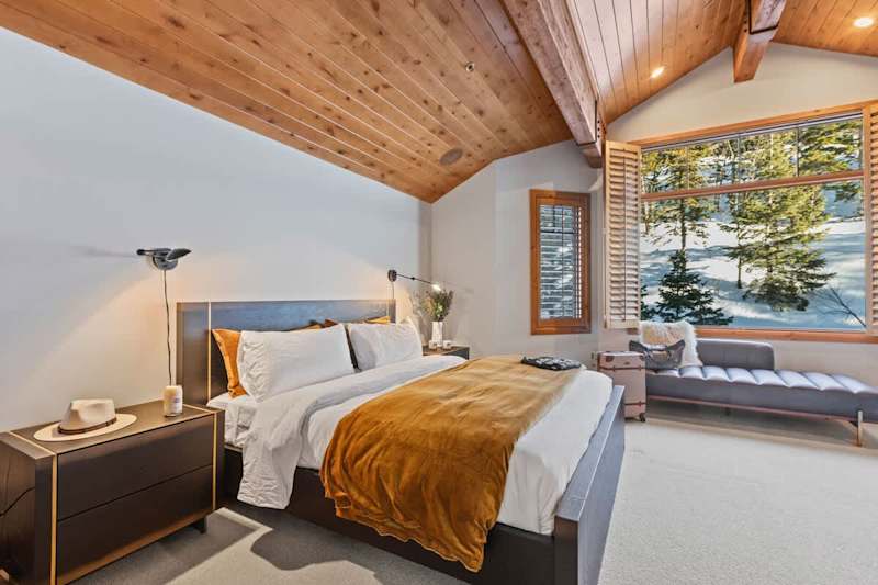 Bedroom (2 of 4)
