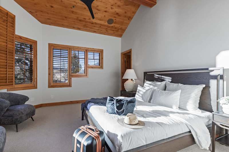 Bedroom (1 of 3)