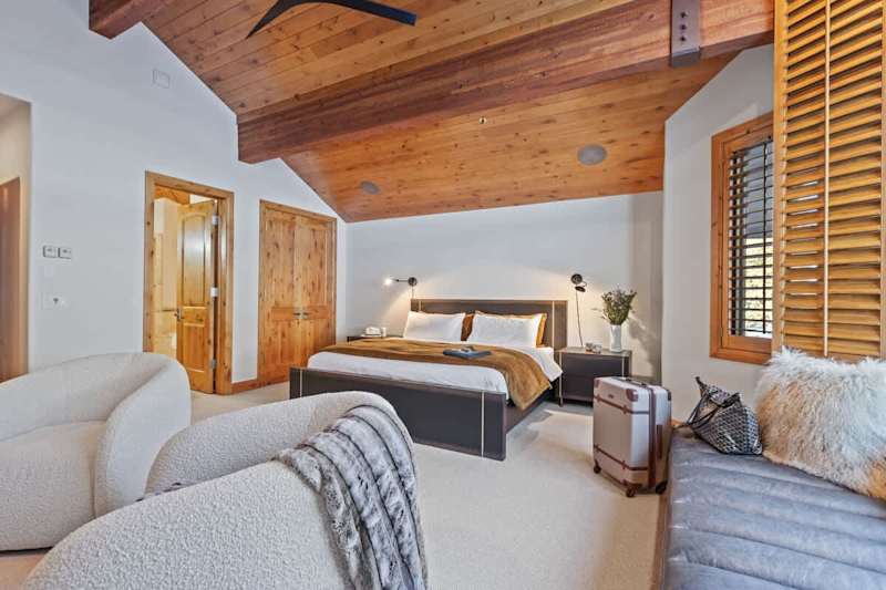 Bedroom (4 of 4)