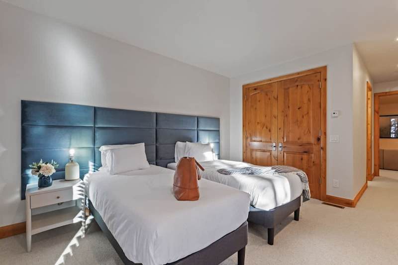 Bedroom (2 of 2)